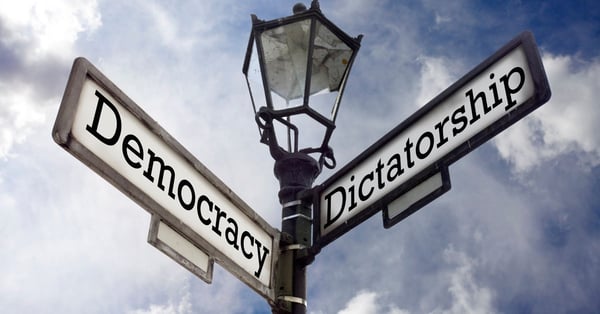 Autokratiat vastaan demokratiat